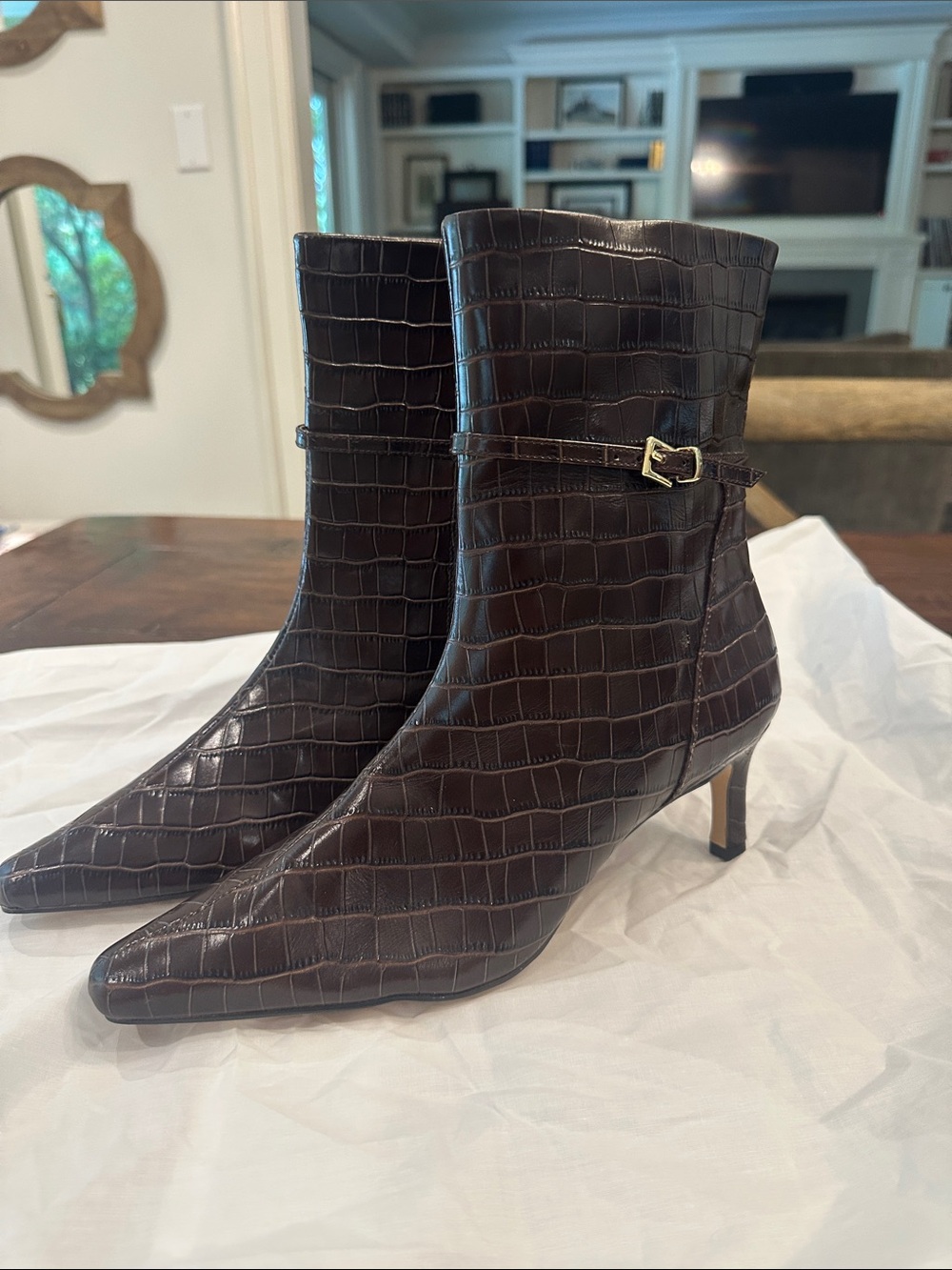 Croc-Embossed Pointed Toe Ankle Boots in Dark Brown Ann Taylor Sz 7M